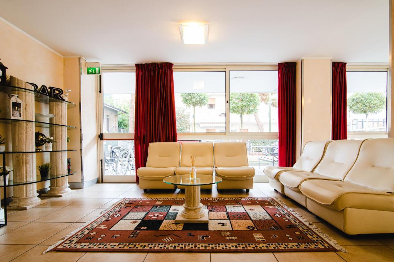 Unique Hotel Cesenatico Exteriör bild