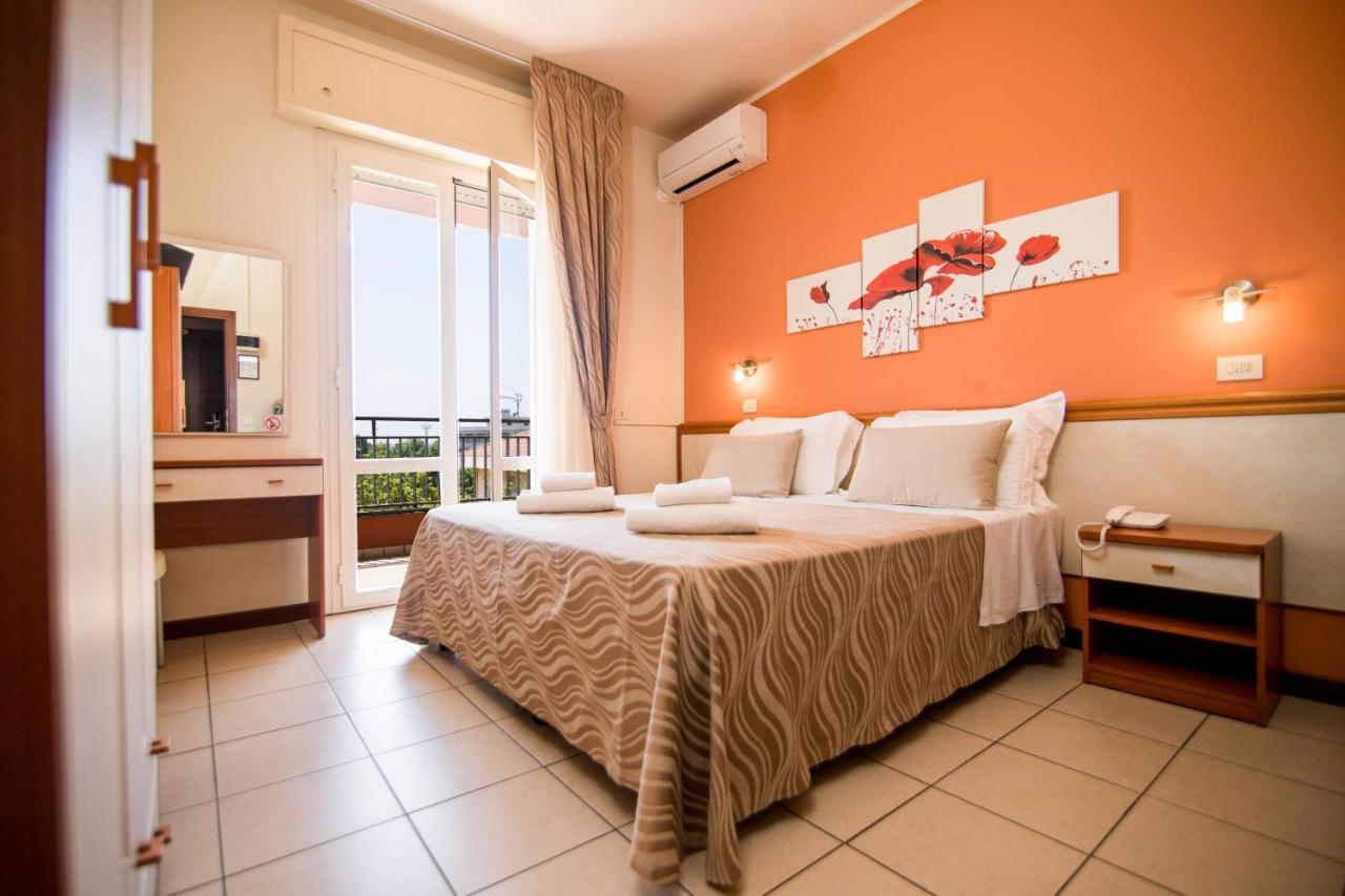 Unique Hotel Cesenatico Exteriör bild