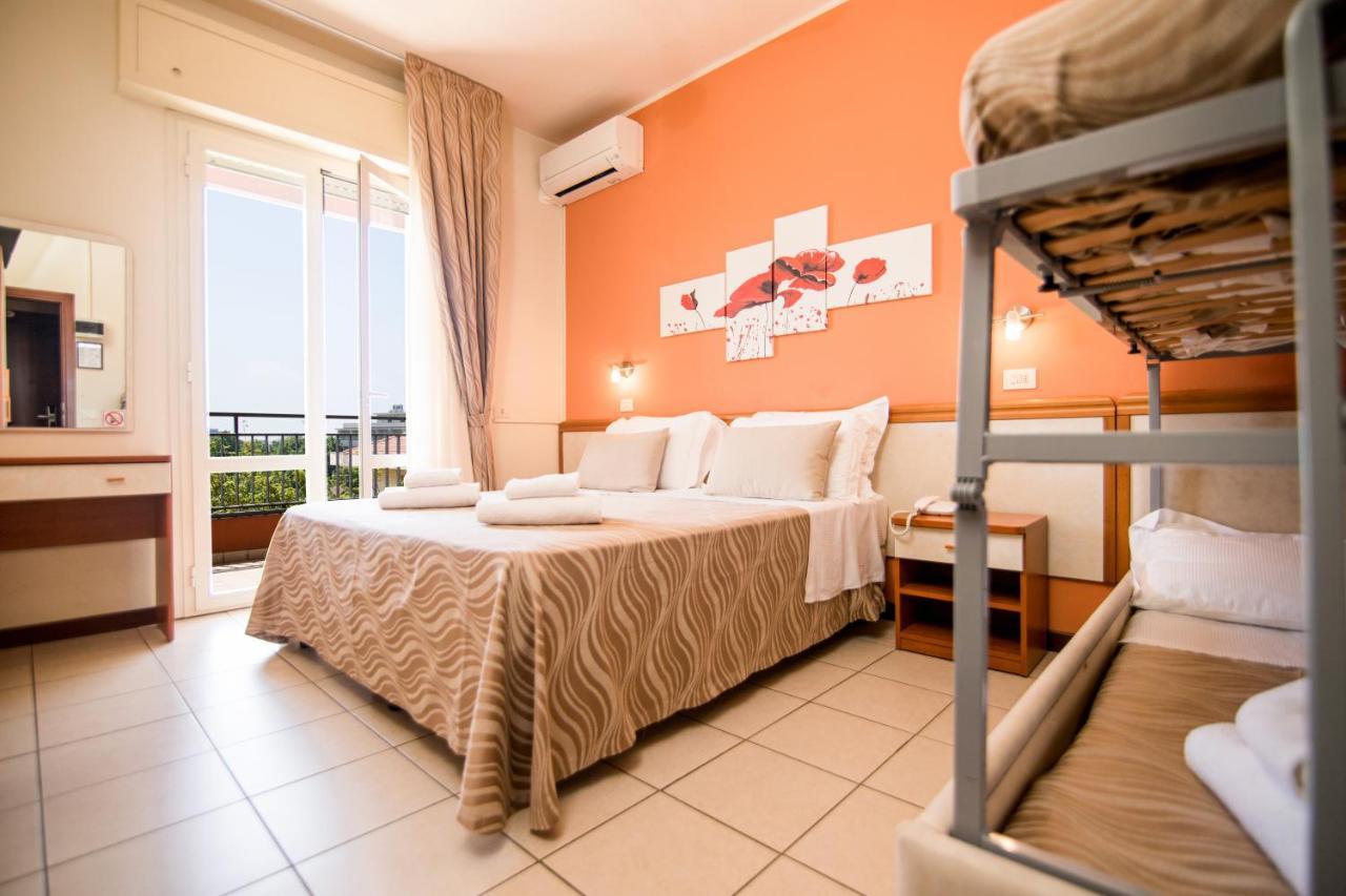 Unique Hotel Cesenatico Exteriör bild