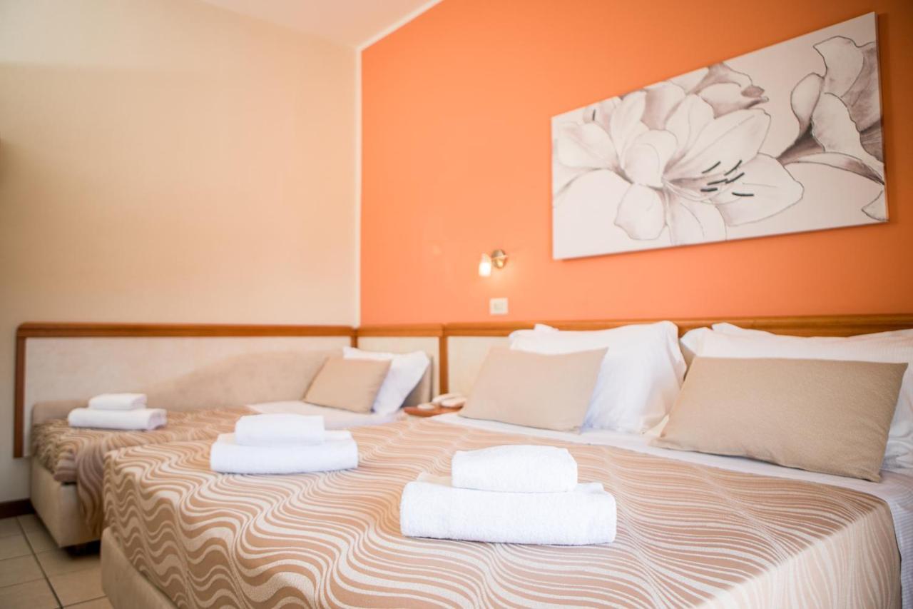 Unique Hotel Cesenatico Exteriör bild