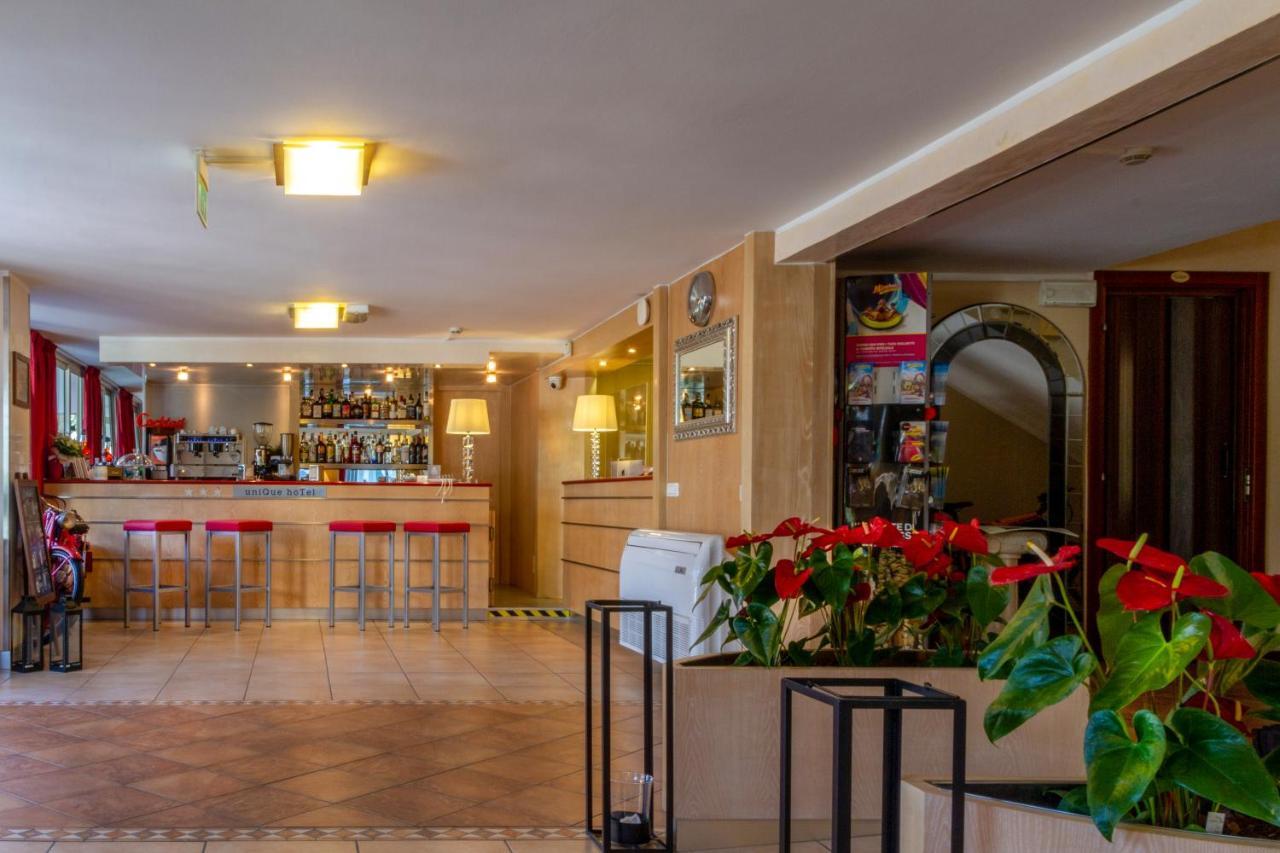 Unique Hotel Cesenatico Exteriör bild